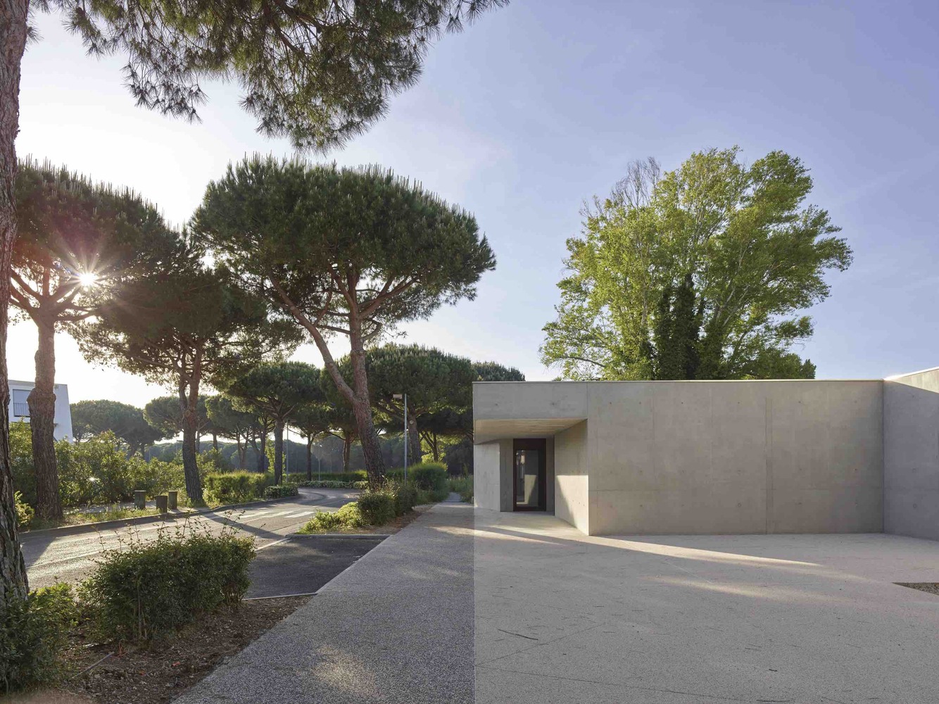 Youth Centre  Zakarian-Navelet Architectes