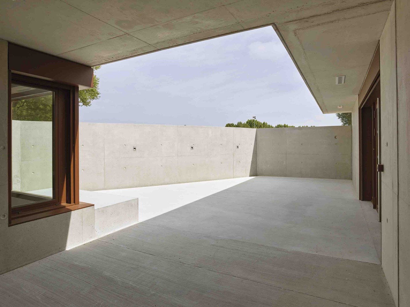 Youth Centre  Zakarian-Navelet Architectes